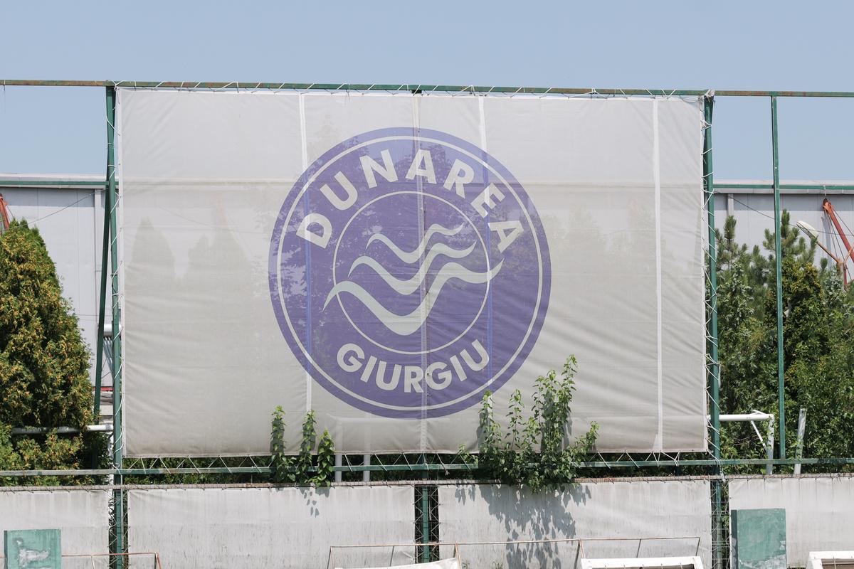 Cum a ajuns să arate stadionul fostei campioane a României, pe care au jucat mari echipe ale Europei » Dinamo și FCSB au jucat „acasă” aici!