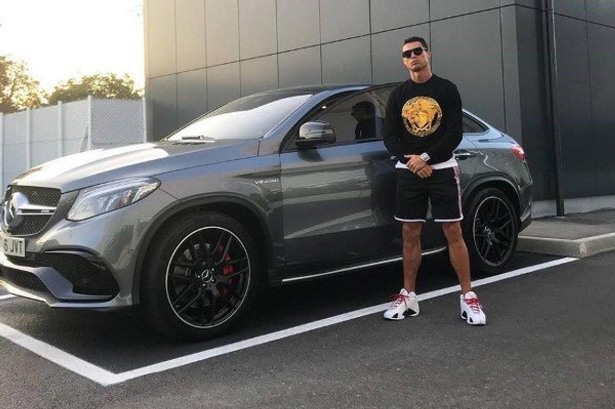 „Jucăriile mele” » Cristiano Ronaldo și-a prezentat bolizii de 25 de milioane de euro