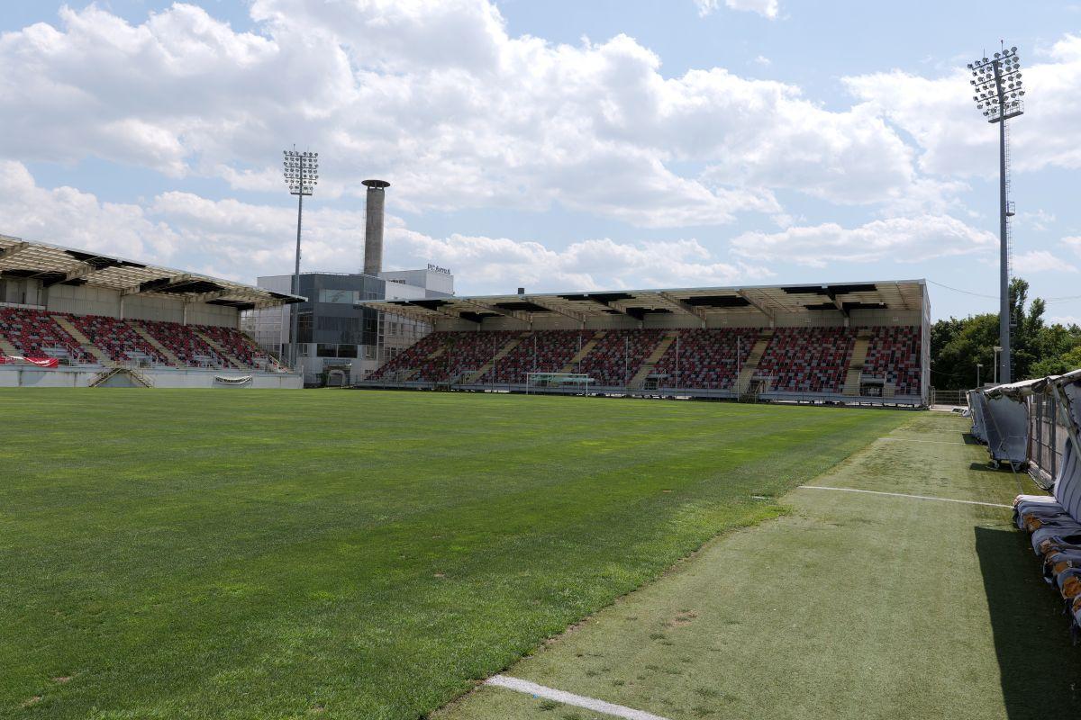 Cum a ajuns să arate stadionul fostei campioane a României, pe care au jucat mari echipe ale Europei » Dinamo și FCSB au jucat „acasă” aici!