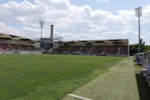 Cum a ajuns să arate stadionul fostei campioane a României, pe care au jucat mari echipe ale Europei » Dinamo și FCSB au jucat „acasă” aici!