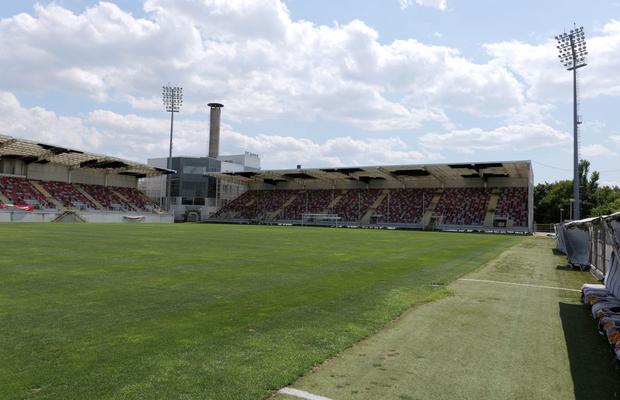 Cum a ajuns să arate stadionul fostei campioane a României, pe care au jucat mari echipe ale Europei » Dinamo și FCSB au jucat „acasă” aici!