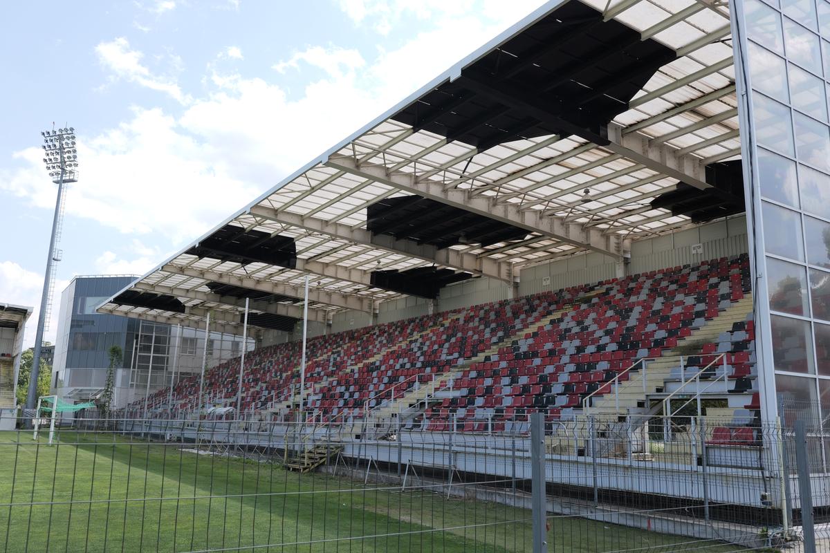 Cum a ajuns să arate stadionul fostei campioane a României, pe care au jucat mari echipe ale Europei » Dinamo și FCSB au jucat „acasă” aici!