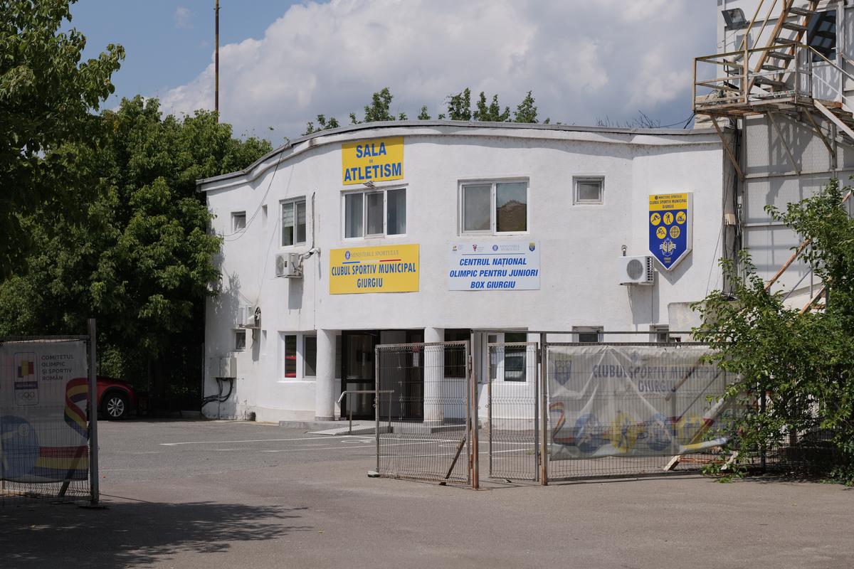 Cum a ajuns să arate stadionul fostei campioane a României, pe care au jucat mari echipe ale Europei » Dinamo și FCSB au jucat „acasă” aici!