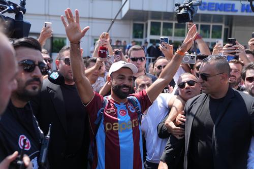 Mohamed Salah, întâmpinat de sute de fani în Turcia // foto: imago images
