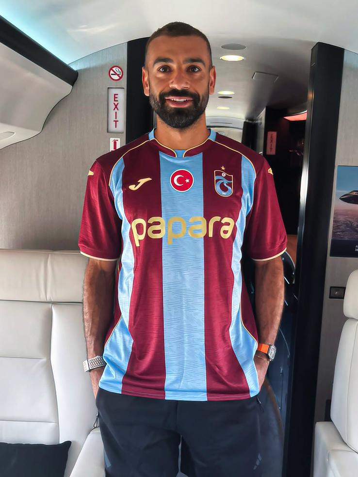 Mohamed Salah, întâmpinat de sute de fani în Turcia // foto: facebook @Trabzonspor