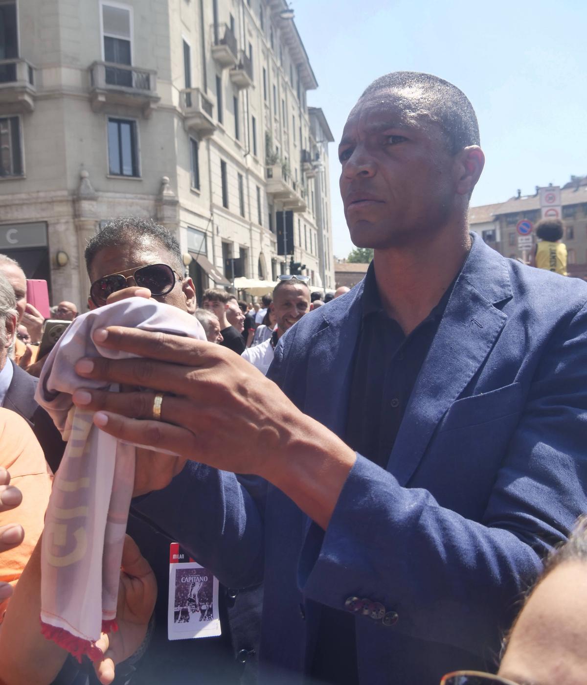 Dida a atras atenția la înmormântarea lui Franco Baresi