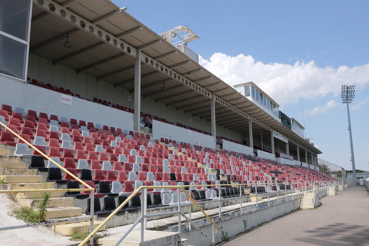 Cum a ajuns să arate stadionul fostei campioane a României, pe care au jucat mari echipe ale Europei » Dinamo și FCSB au jucat „acasă” aici!