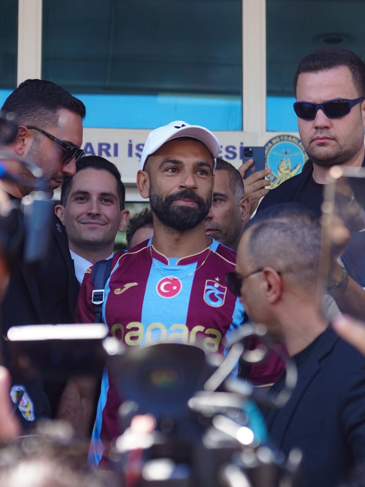 Imagini senzaționale de la primirea lui Mohamed Salah în Turcia » Ce număr va purta și care e simbolistica lui