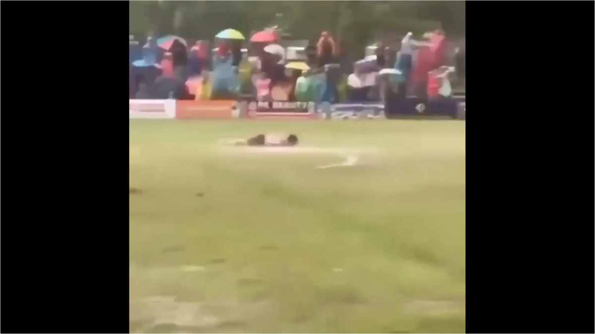 Tragedie! Fotbalistul a murit pe loc, după ce a fost lovit de fulger