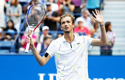 Fiorul inocenței la US Open » Geambașu: „Turneul masculin a fost înviorat de două nume anti-sistem! Sau ne întoarcem la șlagărul lui Mihai Constantinescu?”