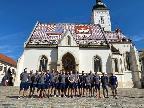 Jucătorii de la Turda în centrul orașului Gorica FOTO