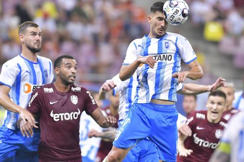 Billel Omrani, cu ochii pe minge într-un meci cu CSU Craiova // foto: Imago