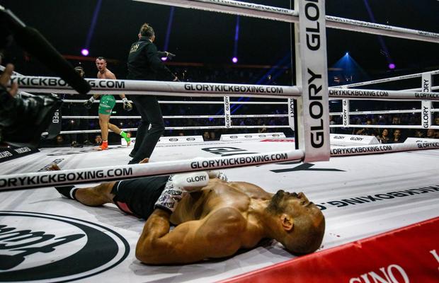 Marocanul Badr Hari, făcut KO de un ultras al celor de la Legia Varșovia!