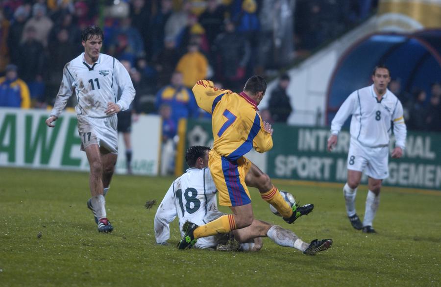 Sabău avea la ora meciului cu Slovenia 33 de ani și 8 luni EPISODUL 9: România - Slovenia 1-1 (2001). Cu 5 atacanți în teren am jucat fotbal total
