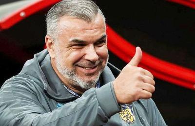 Ce lovitură poate da Cosmin Olăroiu! Aproape să transfere la Al Sharjah o vedetă de la Barcelona