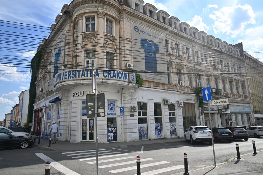 Sediul clubului FCU Craiova FCU Craiova nu mai are galerie » Reportaj de la stadion: cum e atmosfera la meciurile de acasă, ce spun suporterii care au rămas fideli
