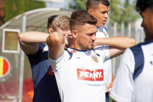 Ovidiu Perianu a ajuns în cantonament // sursă foto: frf.ro