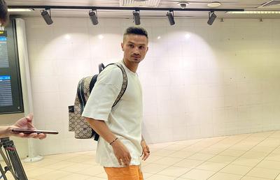 Cristi Ganea a revenit în România » Surprins la aeroport cu un accesoriu de 7.000 de lei