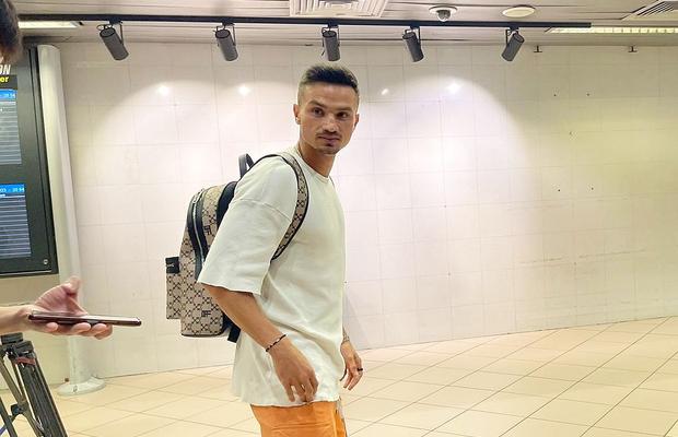 Cristi Ganea a revenit în România » Surprins la aeroport cu un accesoriu de 7.000 de lei