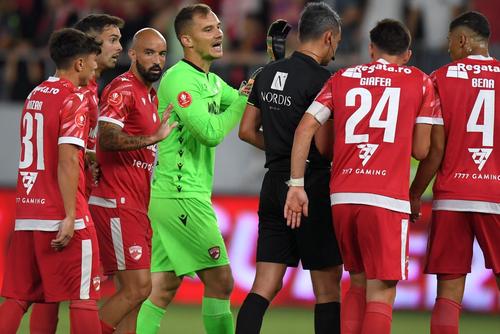 Rivalii „câinilor” contestă vehement decizia Tribunalului București / foto: Gazeta Sporturilor