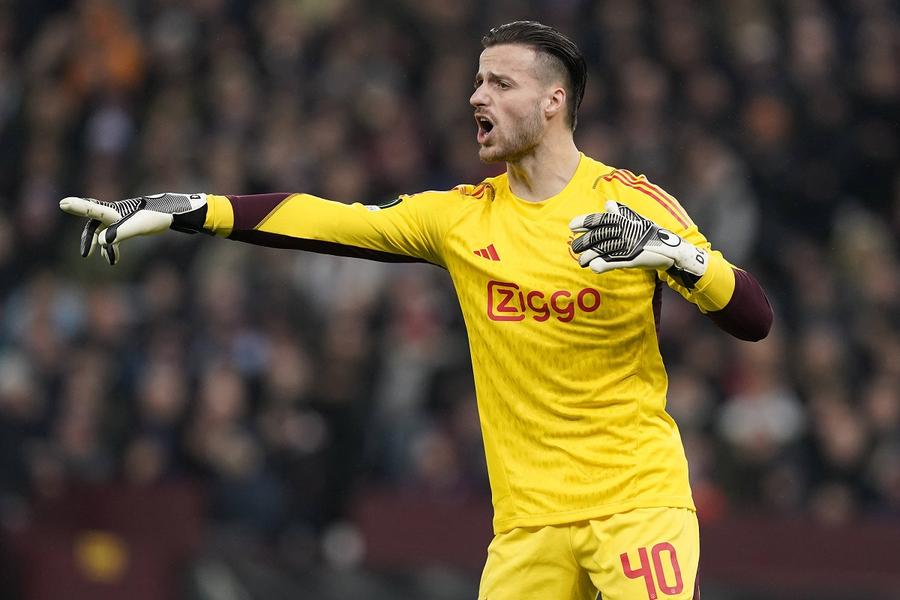 Portarul kosovar Diant Ramaj, de la Ajax, așteaptă naționala Germaniei. Foto: Imago Fug pe capete » Fenomenul pentru care kosovarii nu au soluție: ultimul caz, chiar înaintea meciului cu România