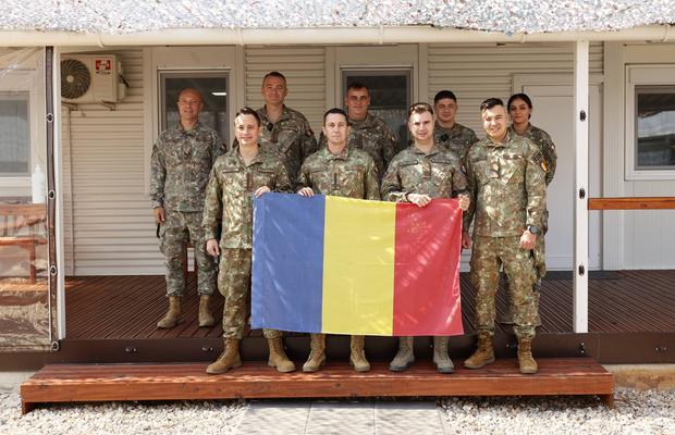 Gazeta i-a vizitat pe militarii români în baza NATO din Pristina, înainte de Kosovo - România: „Lucescu trebuia să vină mai demult”