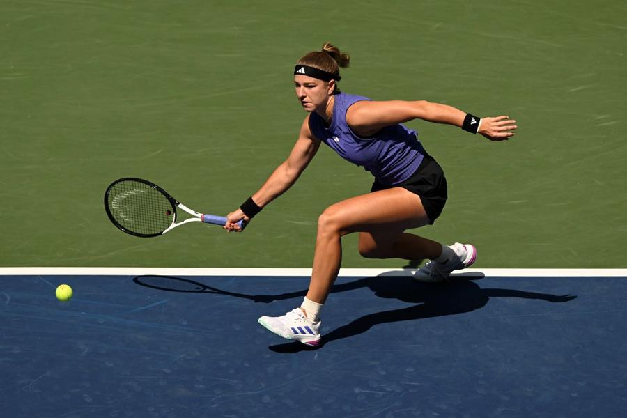 Karolina Muchova în acțiune la US Open Foto: Imago Ziua semifinalelor feminine la US Open » McEnroe a răspuns pentru cititorii GSP.ro: cine crede că se va impune anul acesta și cum ar fi arătat un ipotetic duel Sabalenka - Serena la vârf
