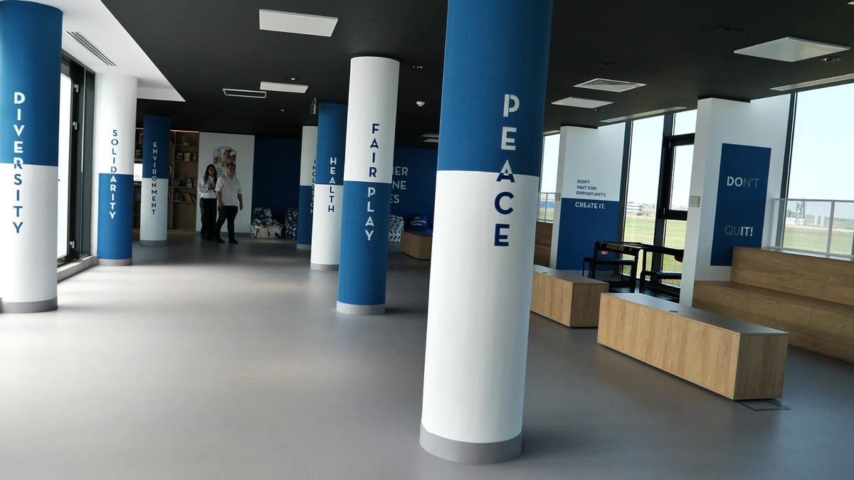 Mesajele războinice din interiorul Academiei Hagi