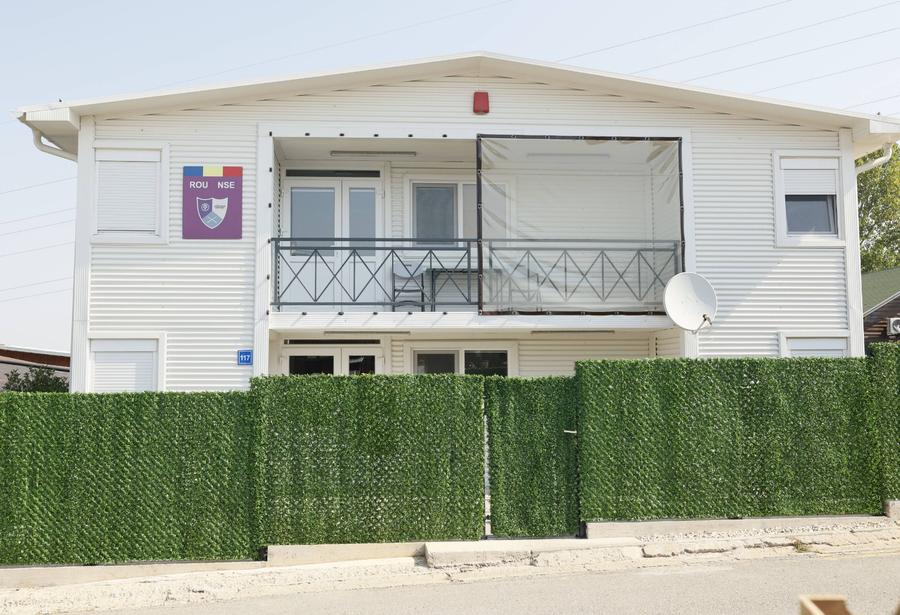 Așa arată casa României din baza NATO de la Pristina Imagini impresionante: vizita surprinzătoare pe care au primit-o jucătorii la hotel după antrenamentul oficial: “Fiul meu nu va dormi toată noaptea”