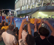 Scene penibile: generația de suflet, ascunsă de copii prin garduri de doi metri! Ce nu s-a văzut la TV, după umilința din România - Canada