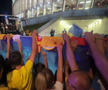 Scene penibile: generația de suflet, ascunsă de copii prin garduri de doi metri! Ce nu s-a văzut la TV, după umilința din România - Canada
