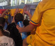 Scene penibile: generația de suflet, ascunsă de copii prin garduri de doi metri! Ce nu s-a văzut la TV, după umilința din România - Canada
