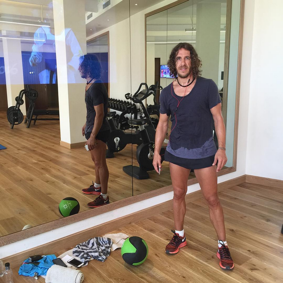 Incredibila transformare a lui Carles Puyol » S-a retras în munți, are o companie bazată pe realitatea virtuală și s-a apucat de acroyoga: „Nu faceți așa ceva acasă!”