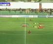 Jucătorii, arbitrul și cameramanii s-au aruncat la pământ pentru a evita pericolul!