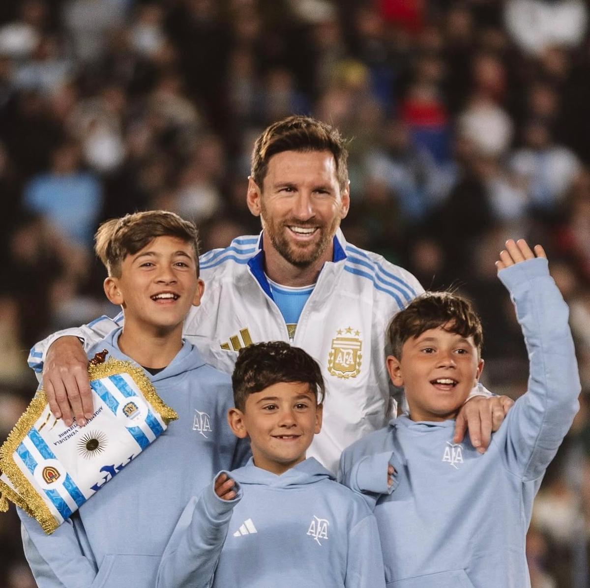 „Regina absolută” » Soția lui Messi a întors toate privirile la Săptămâna Modei de la Paris