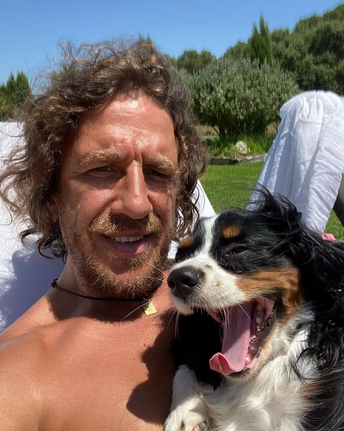 Incredibila transformare a lui Carles Puyol » S-a retras în munți, are o companie bazată pe realitatea virtuală și s-a apucat de acroyoga: „Nu faceți așa ceva acasă!”