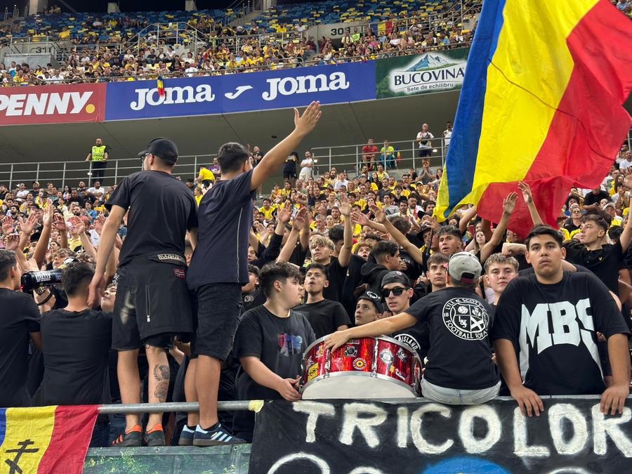 Sute de adolescenți în peluza României la meciul cu Canada/ foto: Ionuț Iordache (GSP) România a fost snopită de Canada, pe Arena Națională! Cel mai dur eșec din mandatul lui Mircea Lucescu
