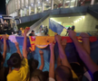 Scene penibile: generația de suflet, ascunsă de copii prin garduri de doi metri! Ce nu s-a văzut la TV, după umilința din România - Canada