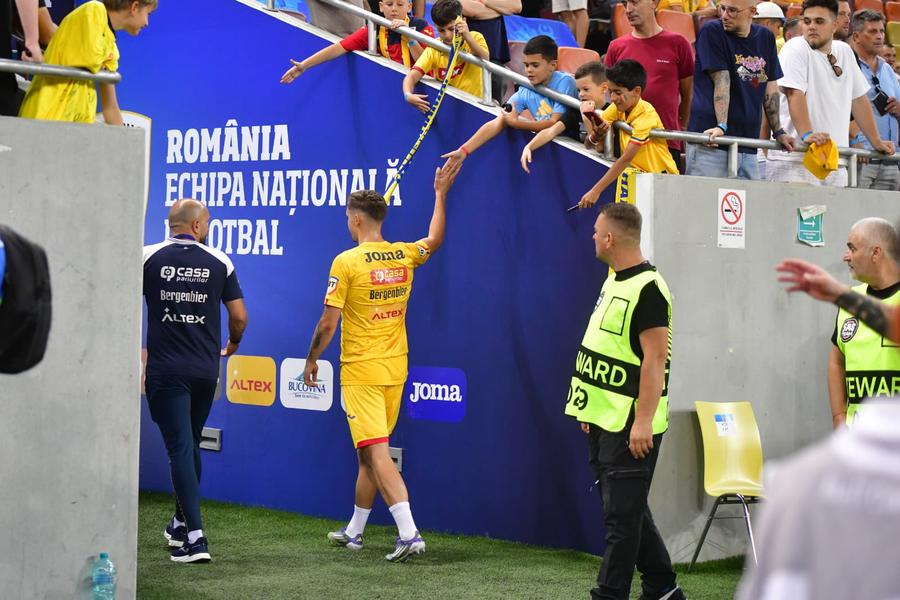 Louis Munteanu a ieșit accidentat de la încălzire înainte de România - Canada/ foto: Cristi Preda (GSP) România a fost snopită de Canada, pe Arena Națională! Cel mai dur eșec din mandatul lui Mircea Lucescu