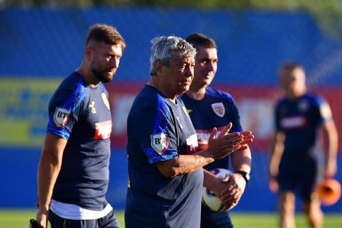 Mircea Lucescu, privire contemplativă la antrenamentul de joi al naționalei/ FOTO: Cristi Preda (GSP)