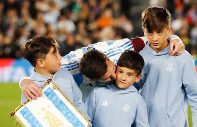 Imagini magnifice » Lionel Messi a jucat ultimul meci acasă, în Argentina! A avut copiii alături și a plâns în fața unui stadion care îi striga numele