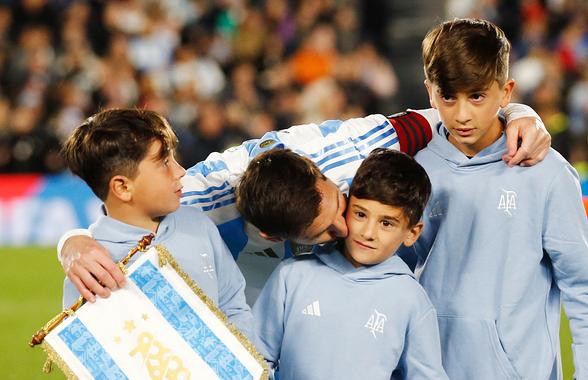 Imagini magnifice » Lionel Messi a jucat ultimul meci acasă, în Argentina! A avut copiii alături și a plâns în fața unui stadion care îi striga numele