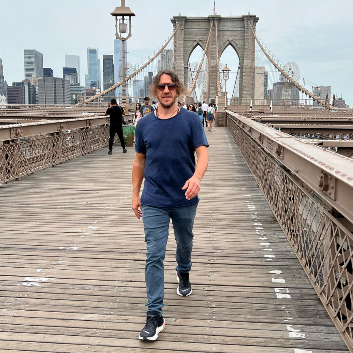Incredibila transformare a lui Carles Puyol » S-a retras în munți, are o companie bazată pe realitatea virtuală și s-a apucat de acroyoga: „Nu faceți așa ceva acasă!”