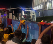 Scene penibile: generația de suflet, ascunsă de copii prin garduri de doi metri! Ce nu s-a văzut la TV, după umilința din România - Canada