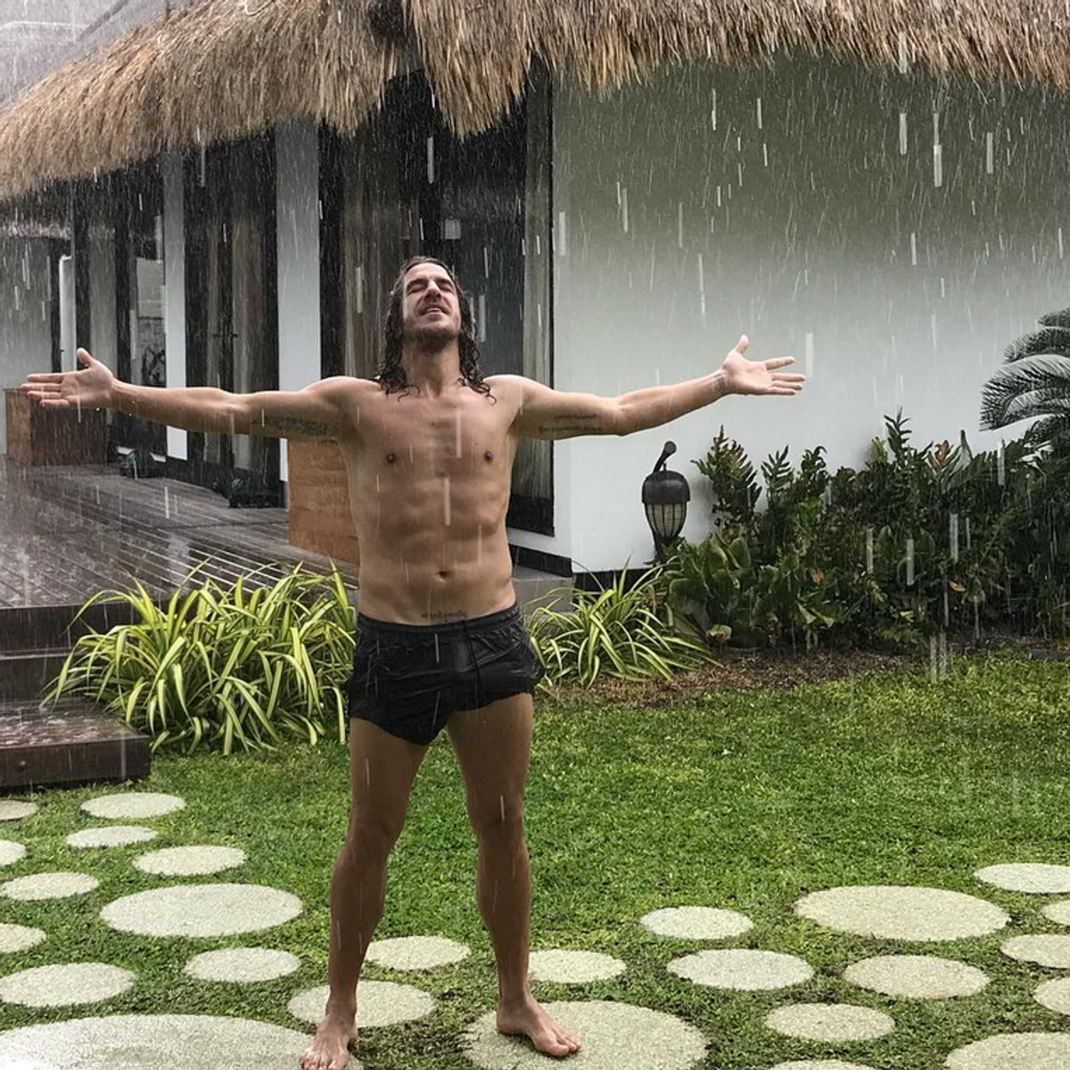 Incredibila transformare a lui Carles Puyol » S-a retras în munți, are o companie bazată pe realitatea virtuală și s-a apucat de acroyoga: „Nu faceți așa ceva acasă!”