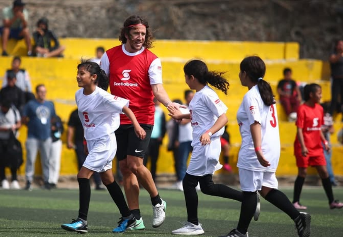 Incredibila transformare a lui Carles Puyol » S-a retras în munți, are o companie bazată pe realitatea virtuală și s-a apucat de acroyoga: „Nu faceți așa ceva acasă!”