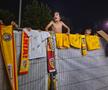Scene penibile: generația de suflet, ascunsă de copii prin garduri de doi metri! Ce nu s-a văzut la TV, după umilința din România - Canada
