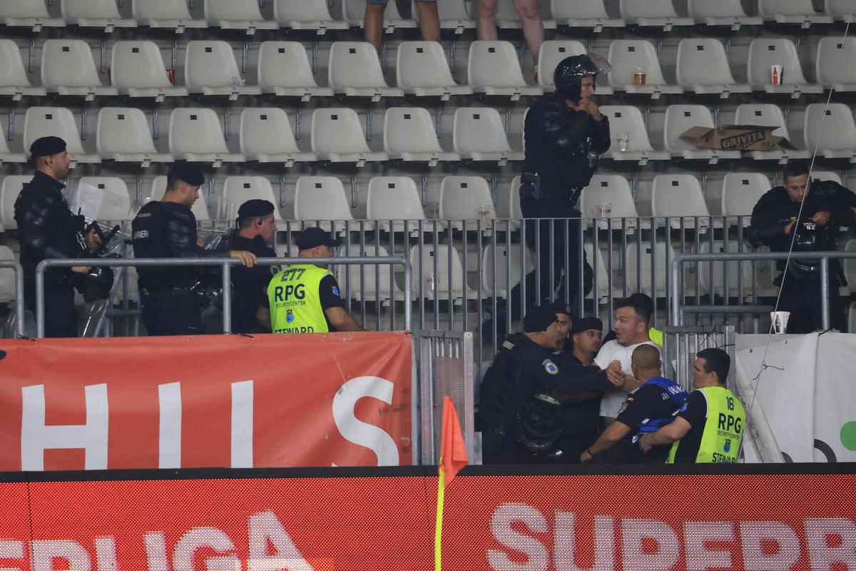 Scandarea favorită a peluzei, imediat după Dinamo - FCSB + Suporterii au sărit la bătaie!