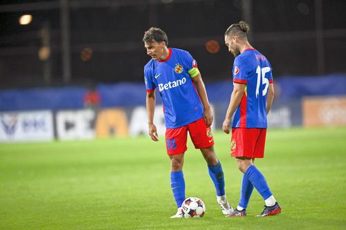 FCSB ar trebui să mai scoată un străin din lot dacă îl transferă pe Lukic // foto: Imago