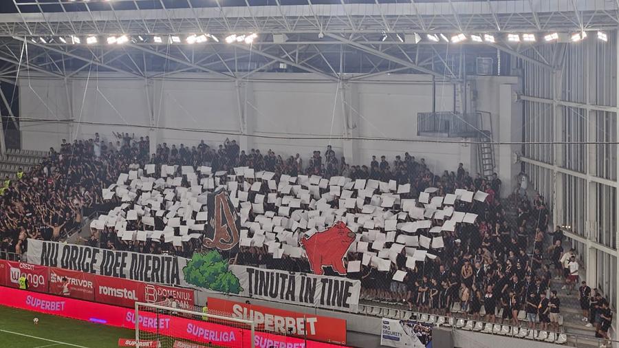 Dinamo o bate pe FCSB într-un derby de neuitat pe „Arc” » Trei goluri, două „roșii” și un protagonist nedorit: Istvan Kovacs!